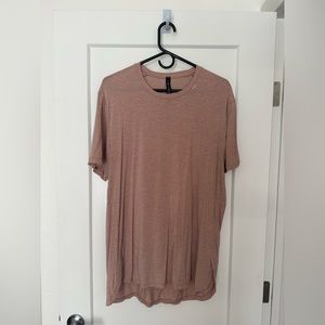lululemon athletica Men’s Large Salmon T-shirt
